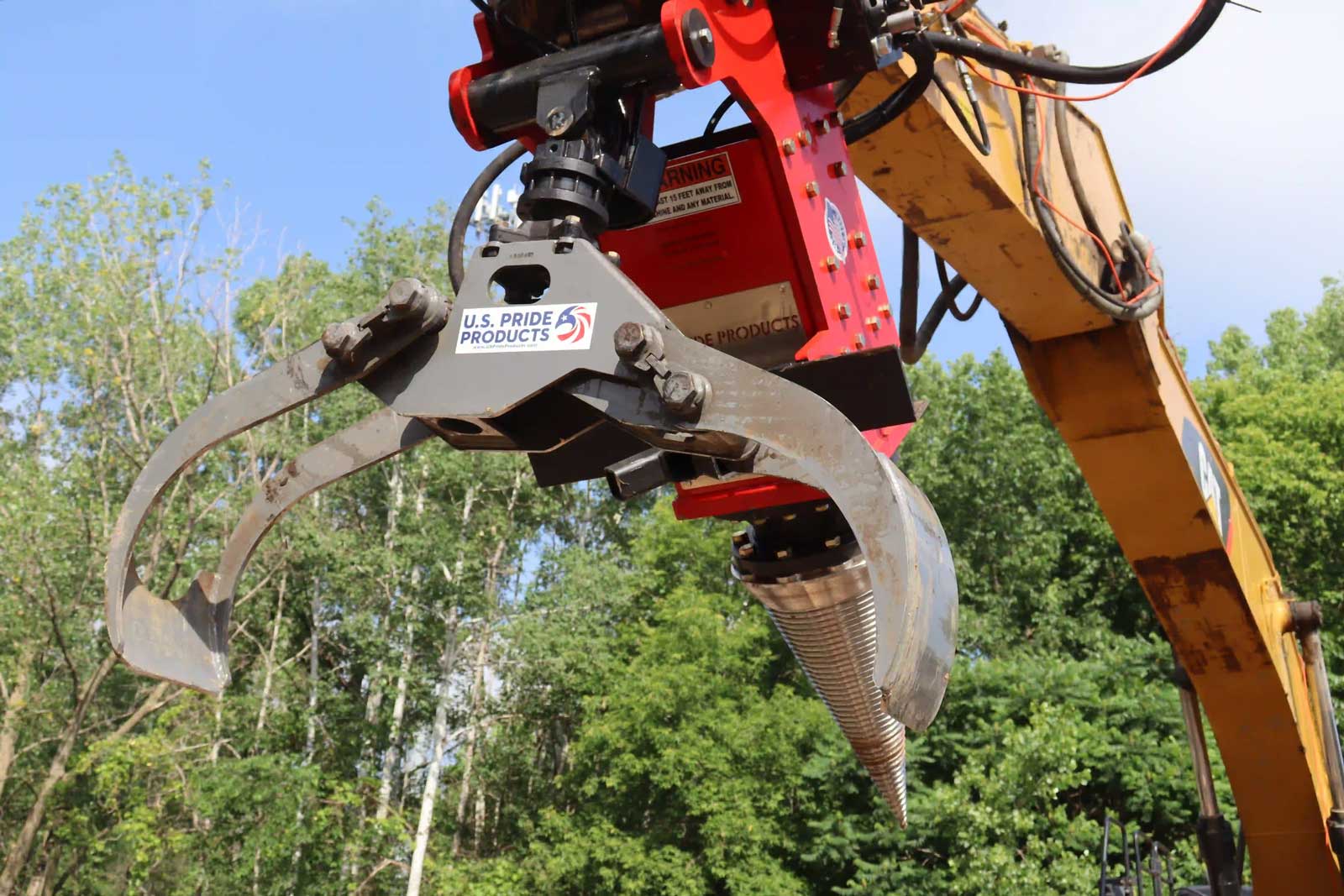 HF-800 with Grapple ready to pick up logs